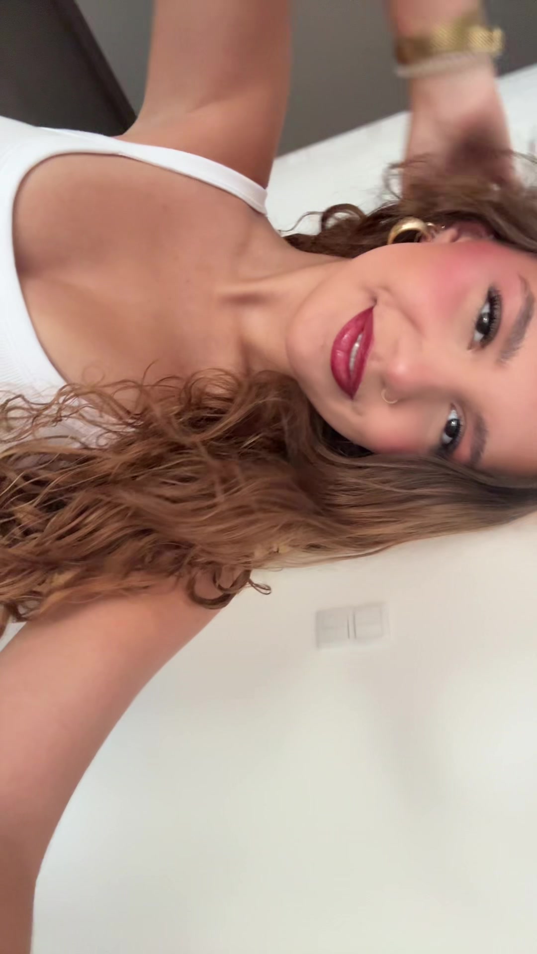 @nês