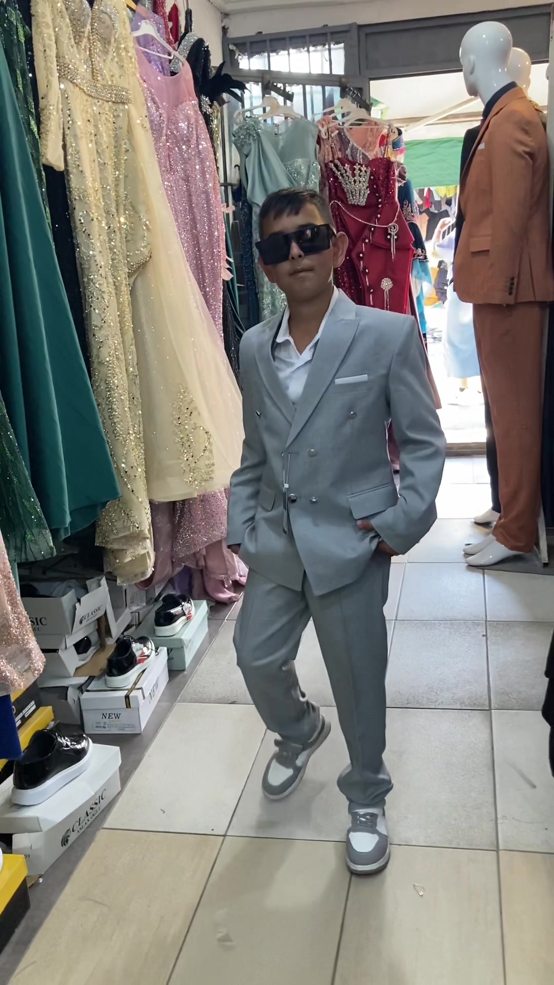 @ShOfficial. 👗👔