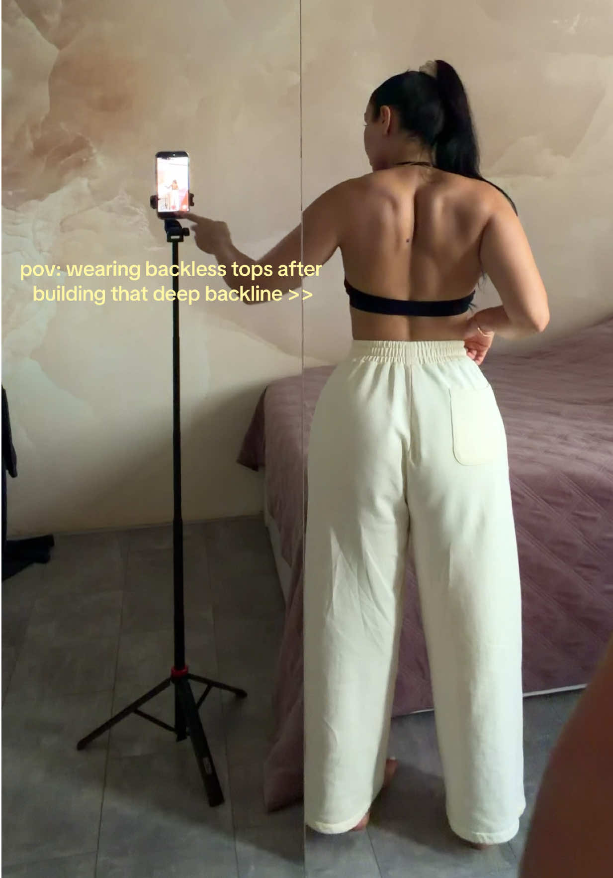 @EllxFit