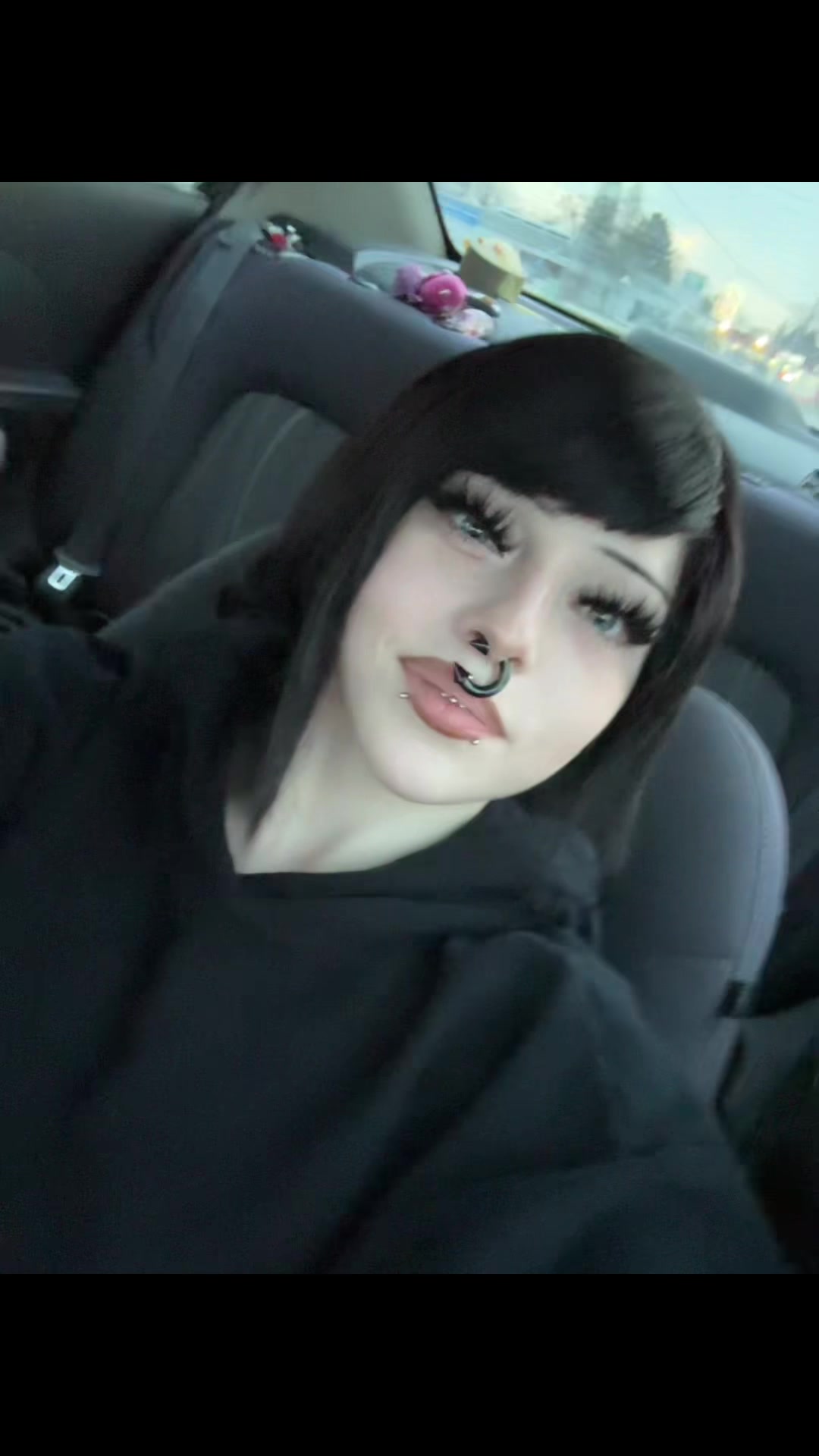 @adelais ྀིྀི