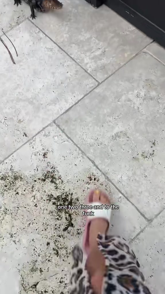 @Crazycaimanlady