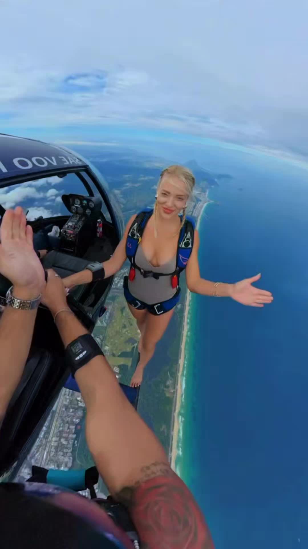 @SKY DIVING 🤿