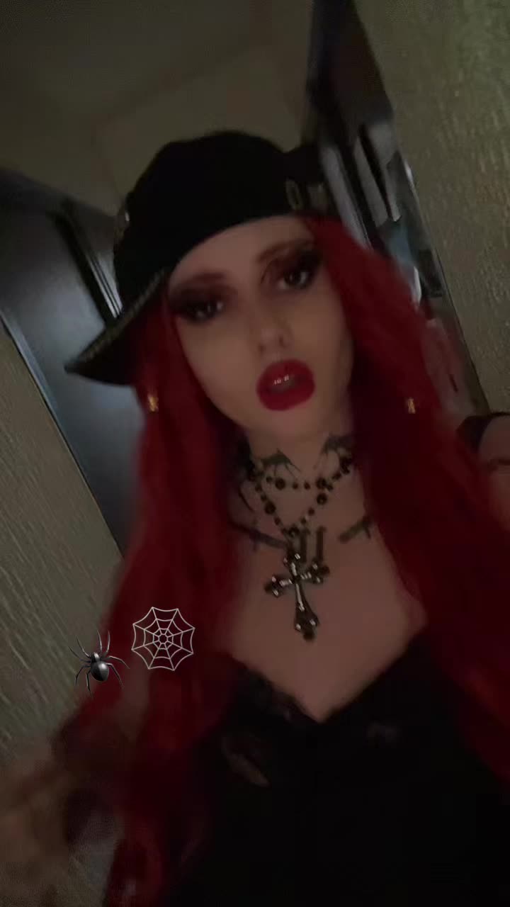@aly🧛♀️