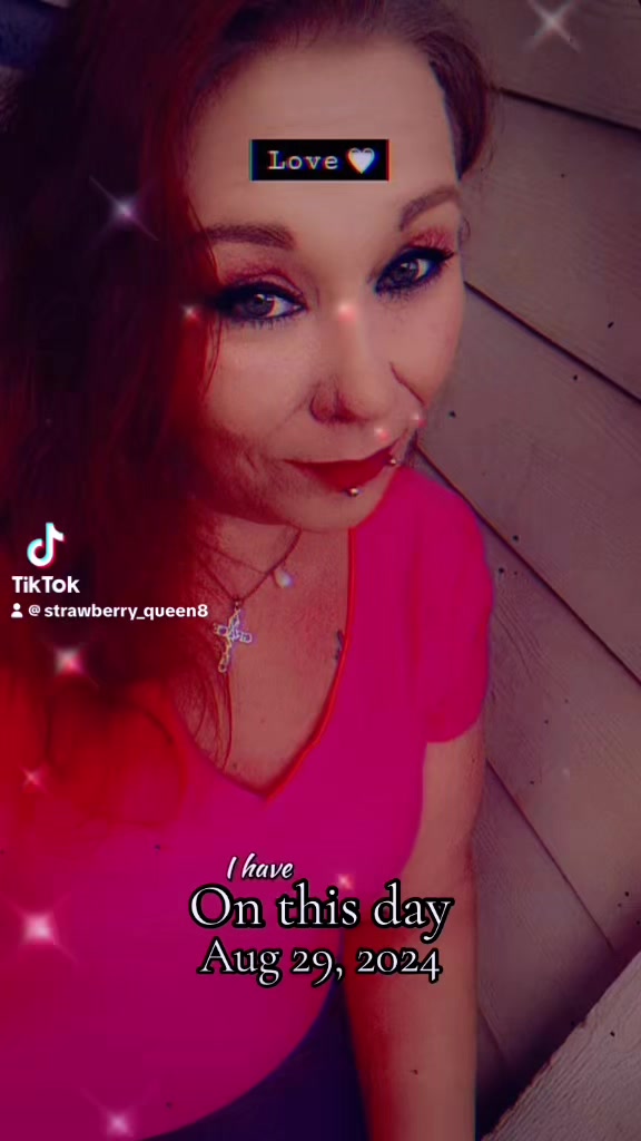 @👑ɛռʏǟ'ֆQueen_Strawberry❌❤️🔥