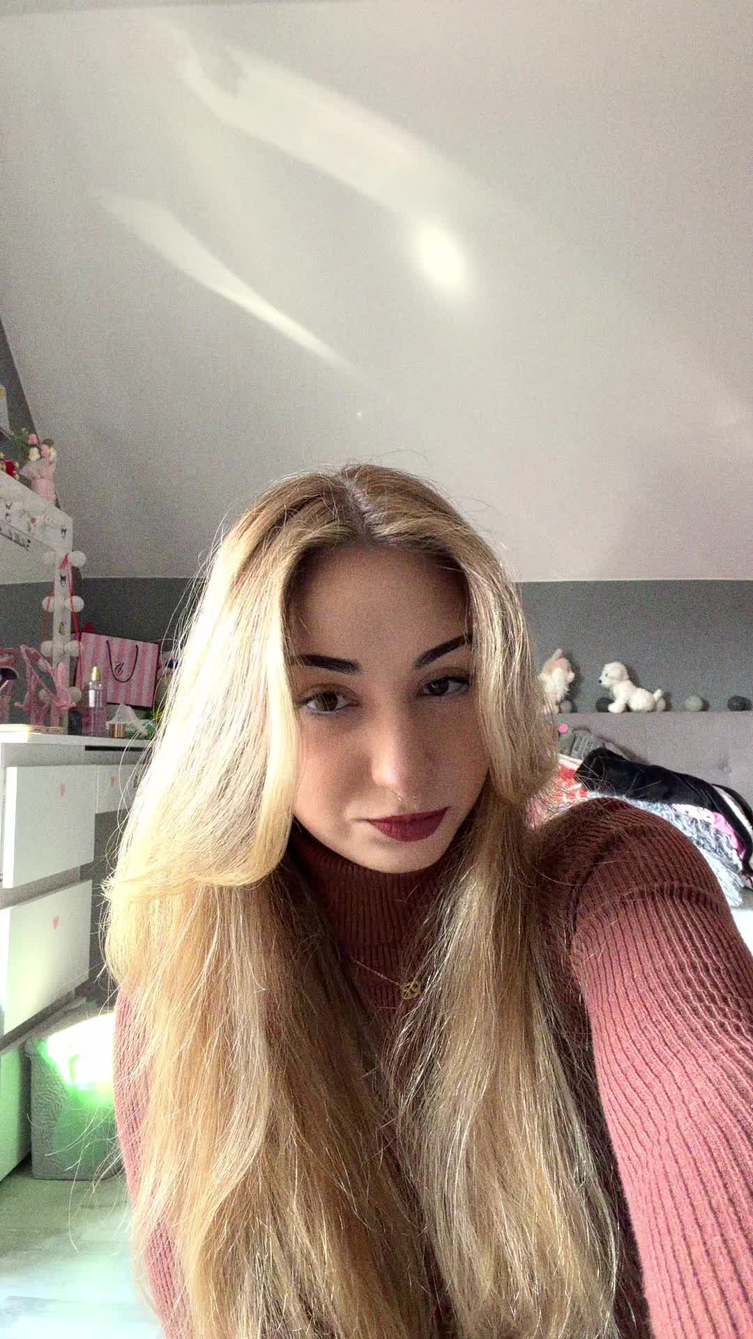 @⌞ w i k t o r i a ⌝