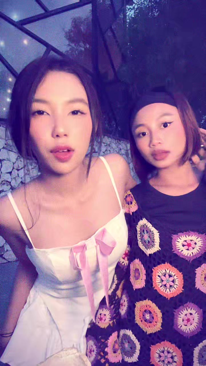 @nomnom🍓