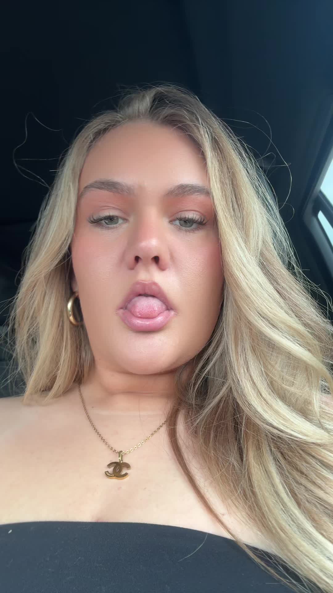 @hallie