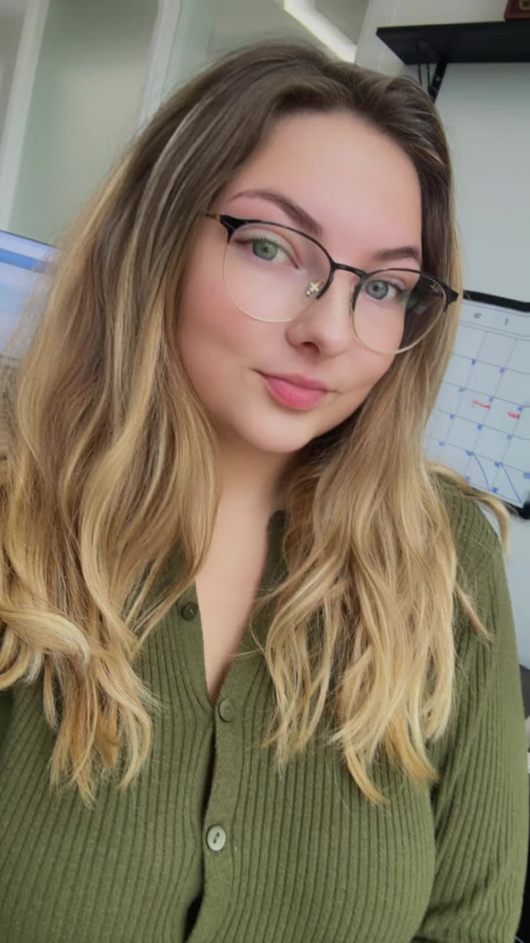 @CourtneyC23_
