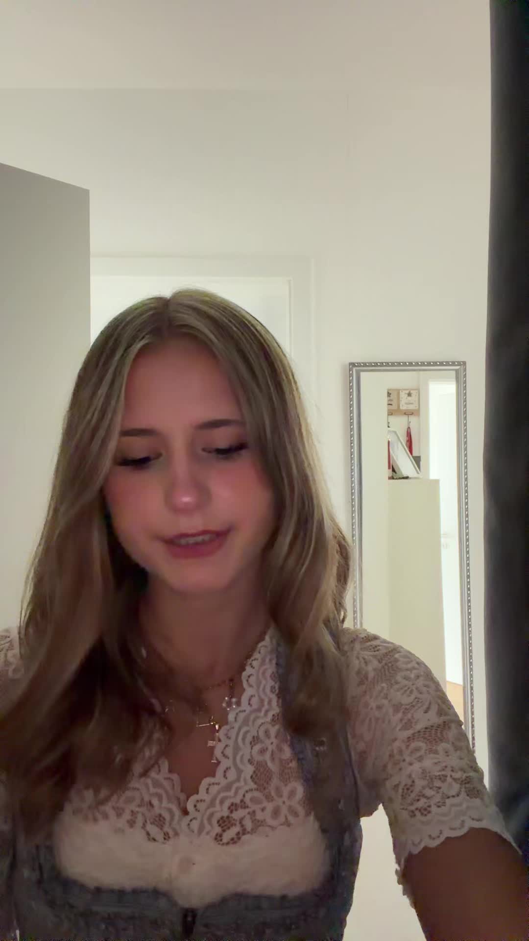 @juliaa