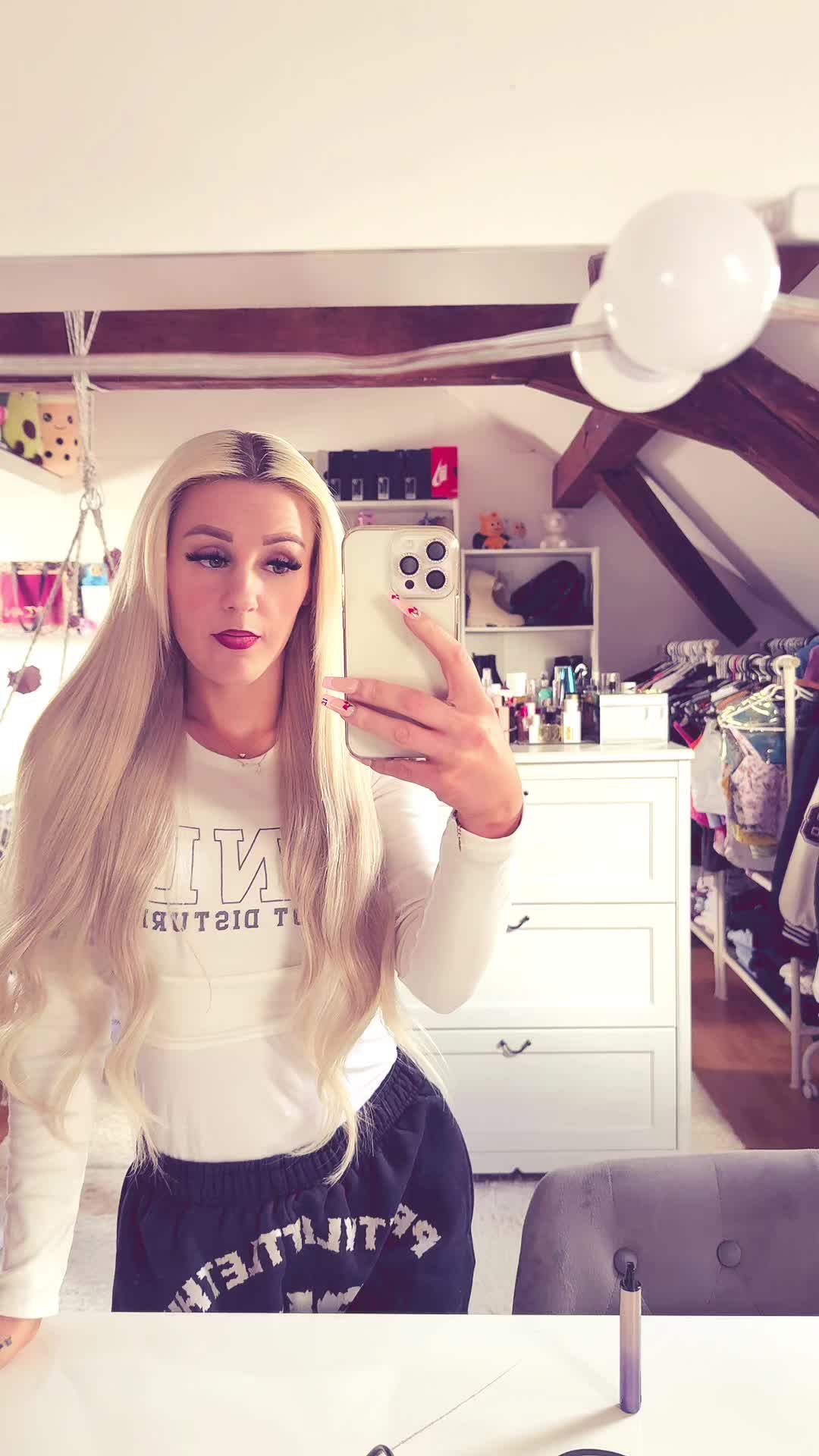 @J1na_J1na_Official_