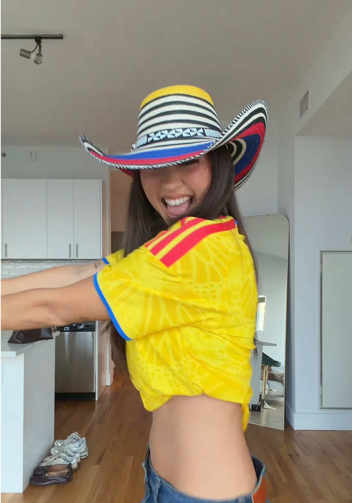 @bella