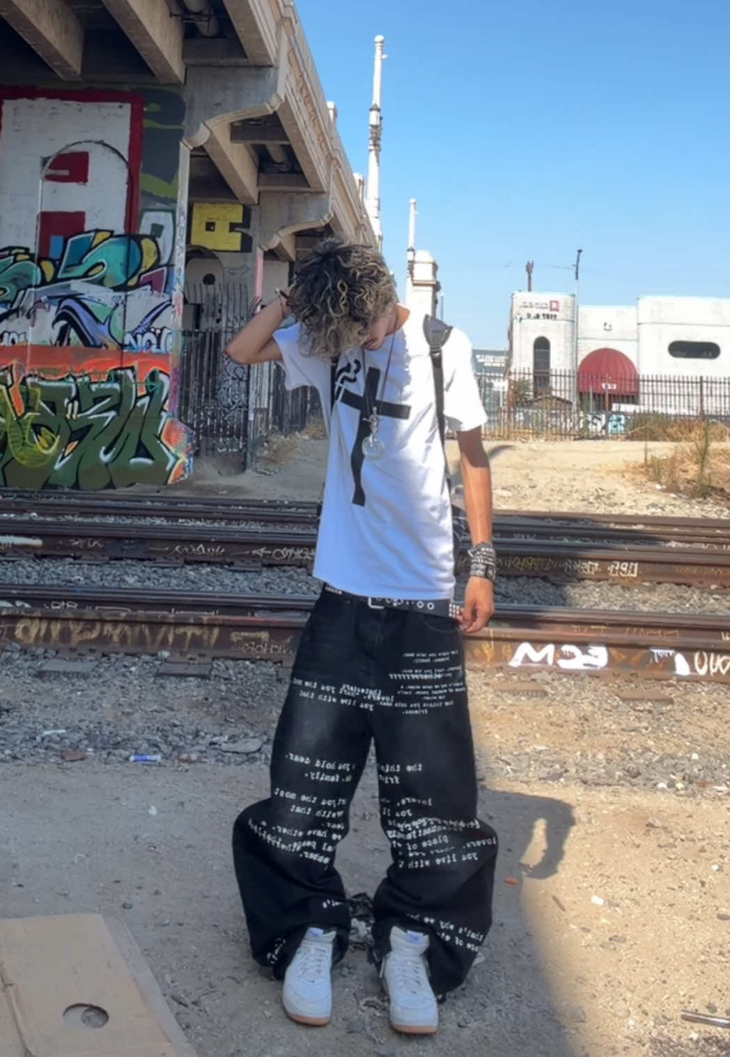 @⃟