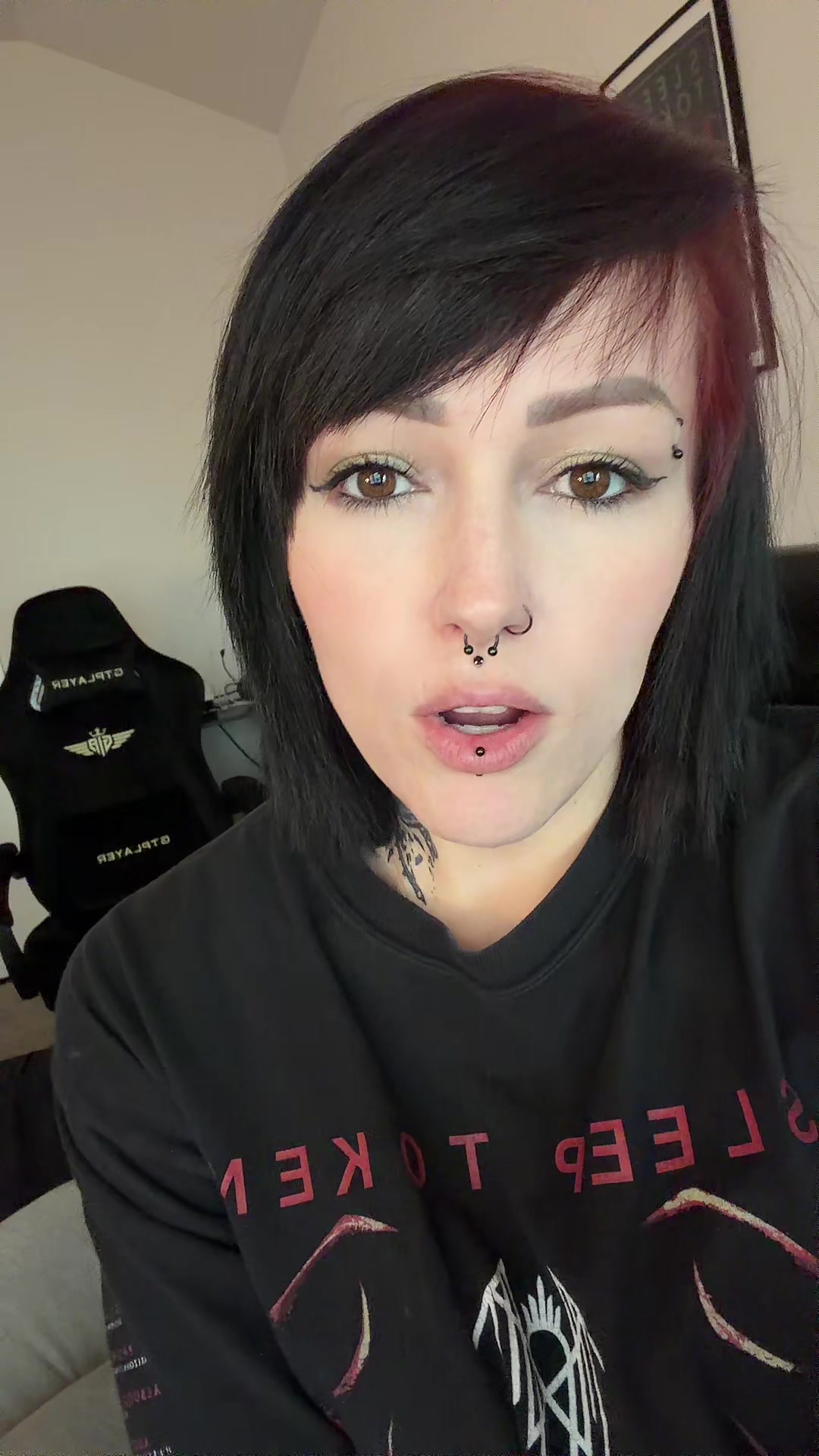 @cursedcarissa