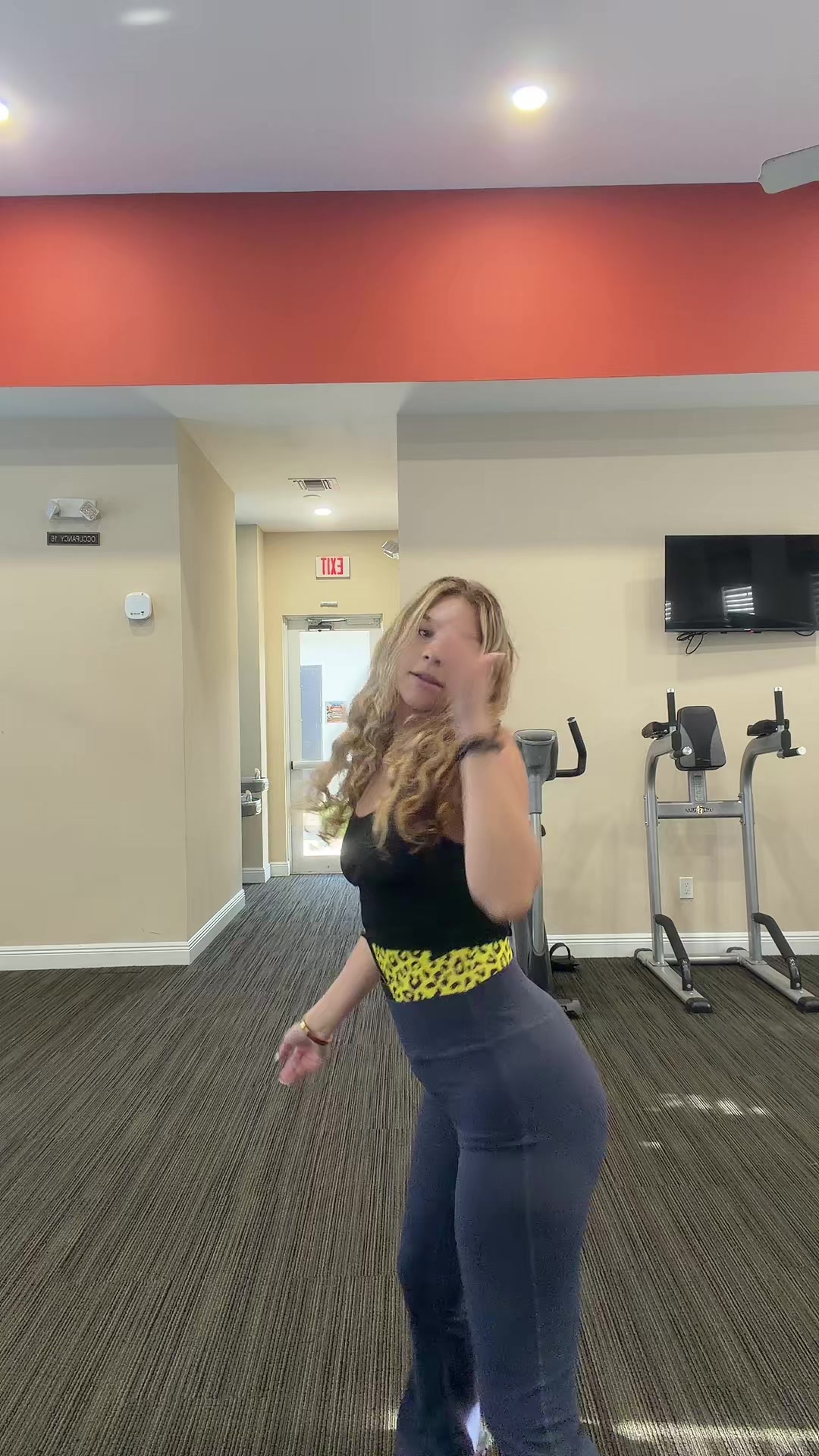 @Theyluvvella