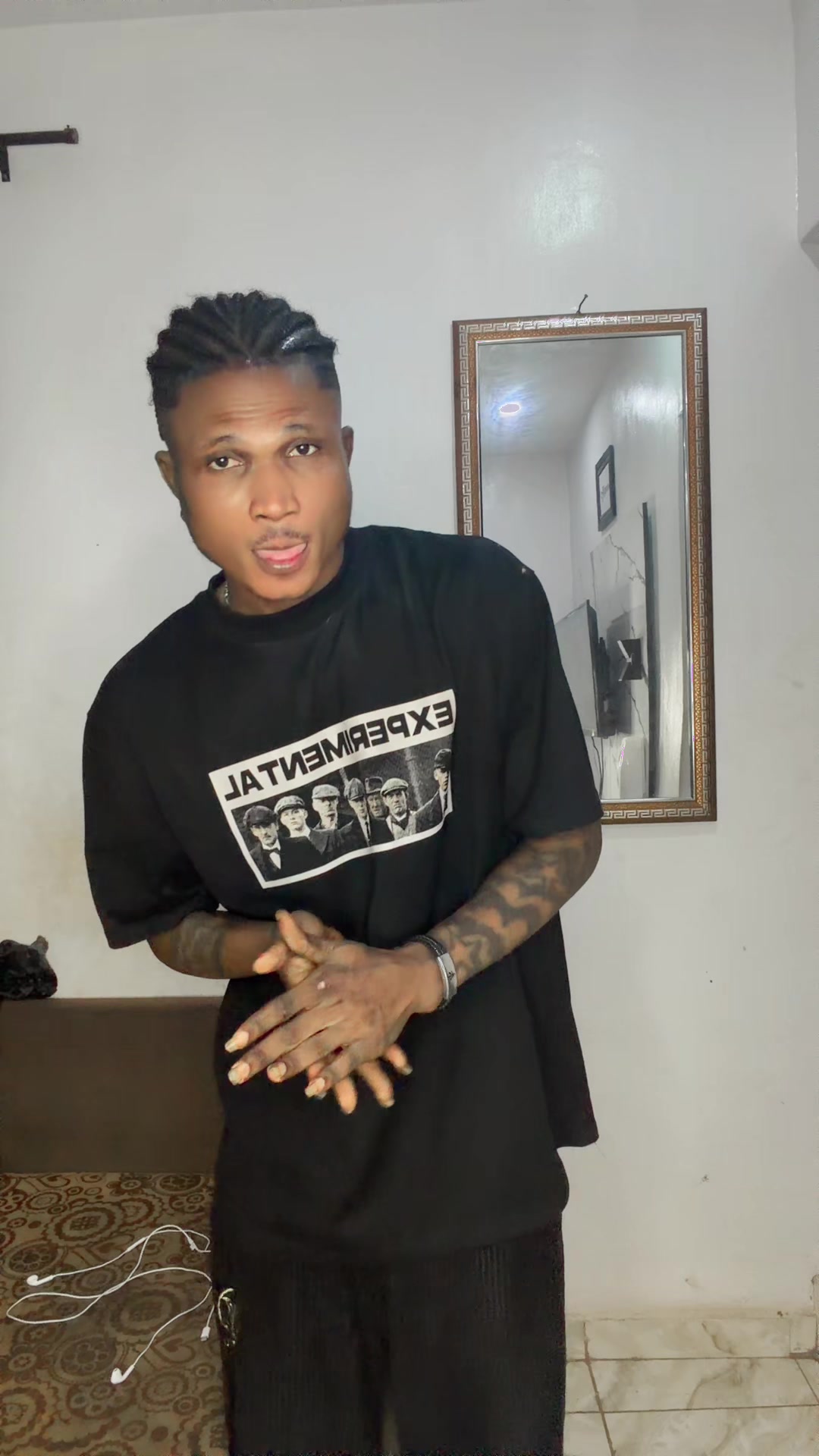 @Mobolaji✌️☮️
