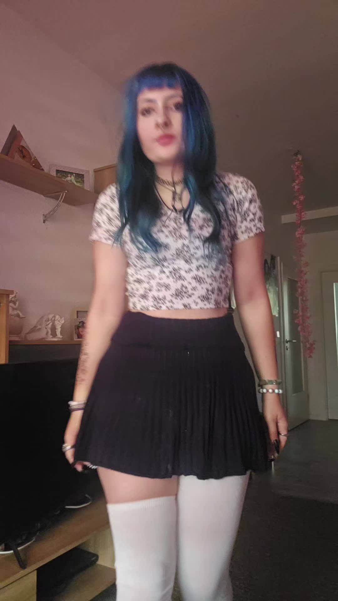 @𝑟𝑜𝑠𝑒𝑒 🦇