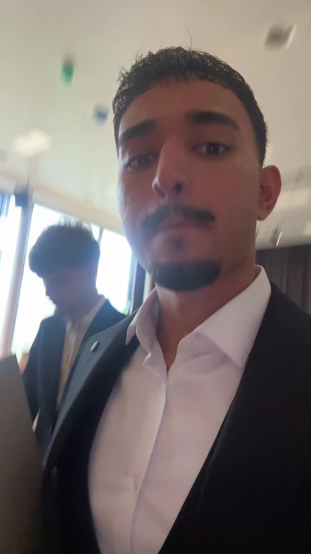 @E L I A S