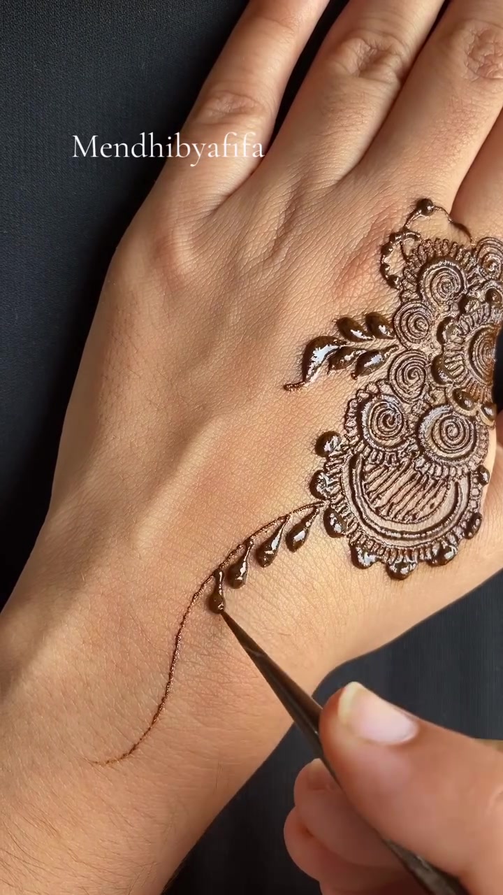 @Afifa_henna