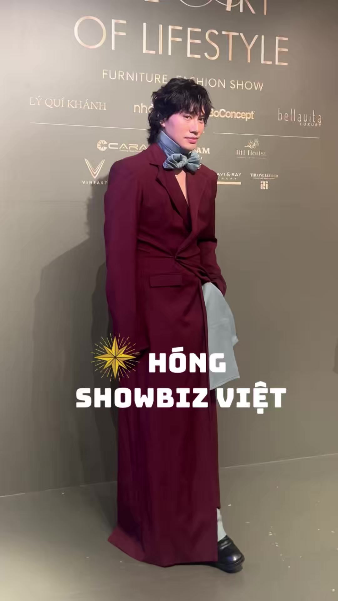 @H&oacute;ng Showbiz Việt