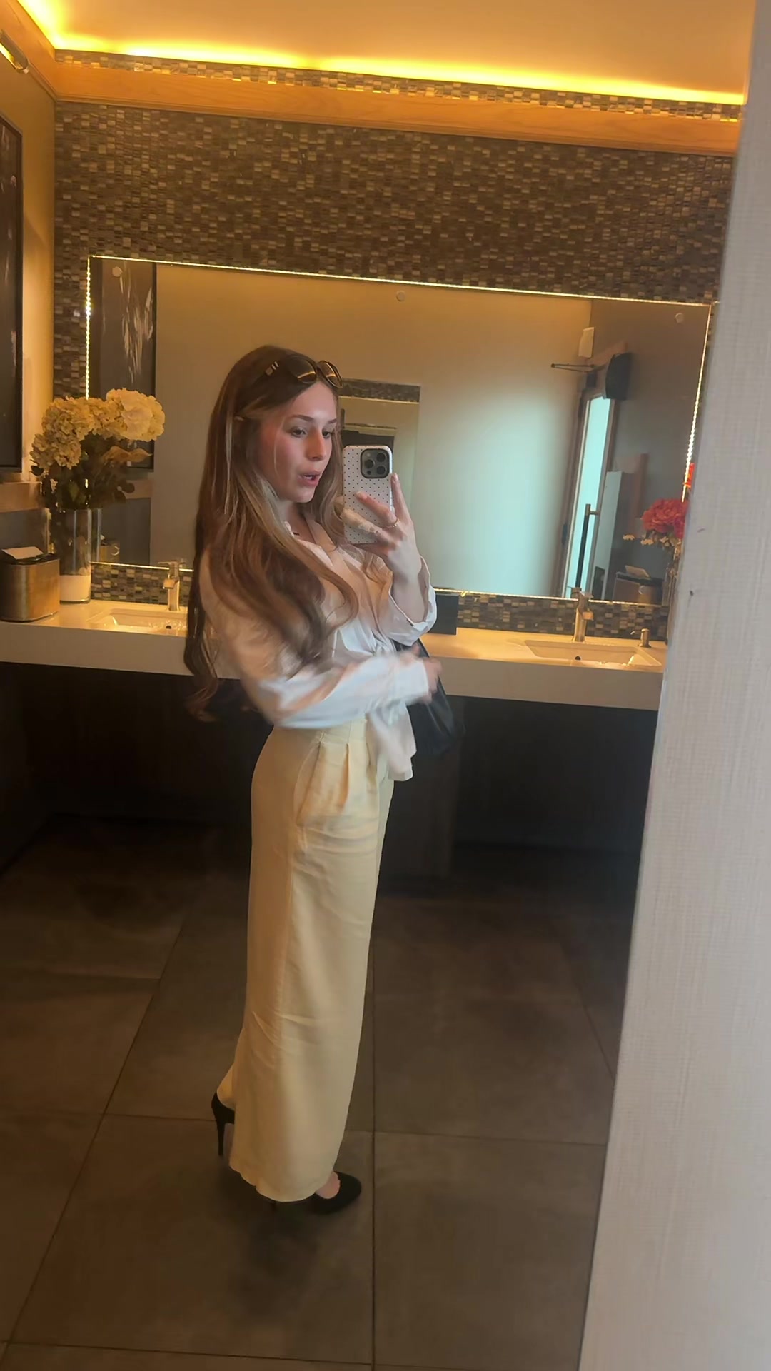 @vivian r.