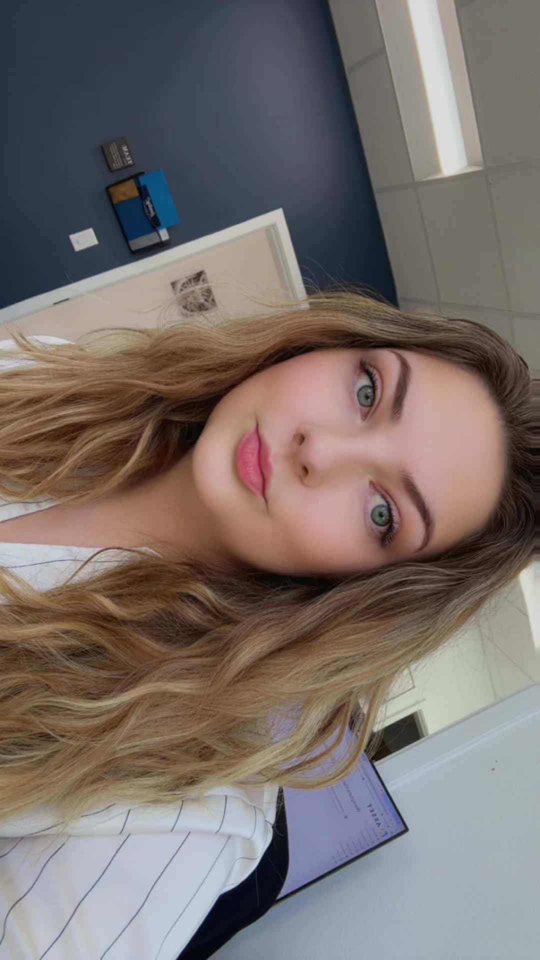 @CourtneyC23_
