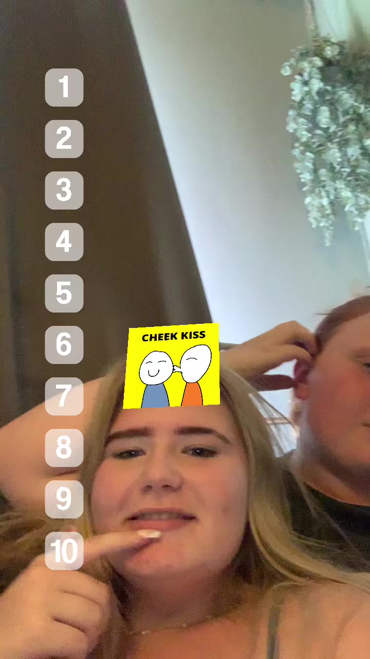 @Maddie 👩🏼&zwj;❤️&zwj;💋&zwj;👩🏼🥹