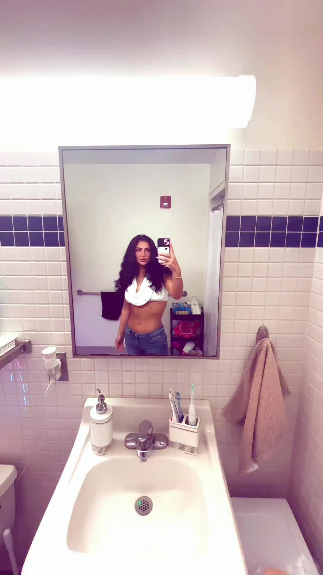 @avadeluca
