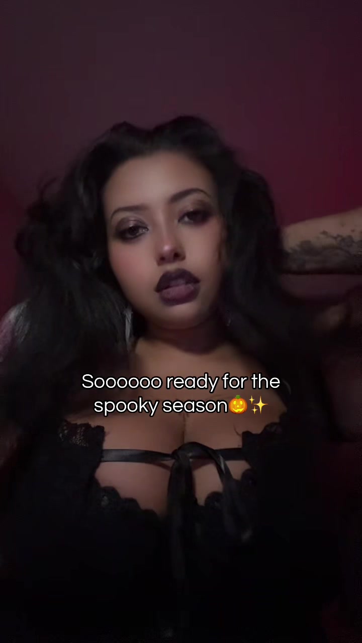 @zhalixia | Streamer