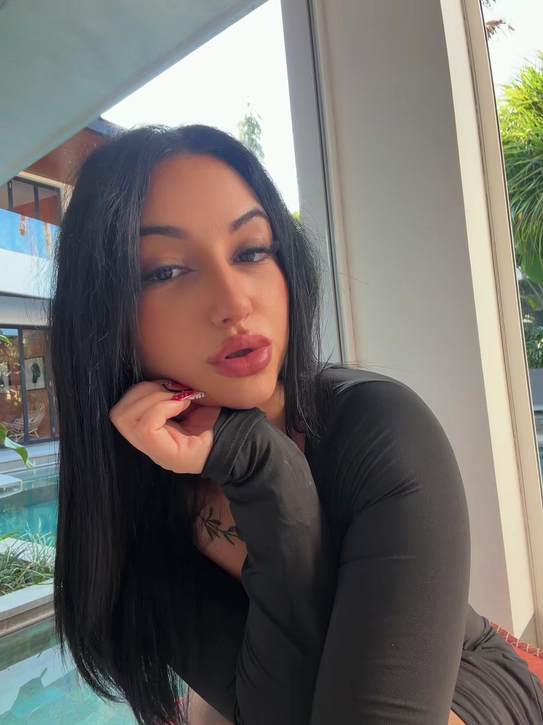 @sinavya_