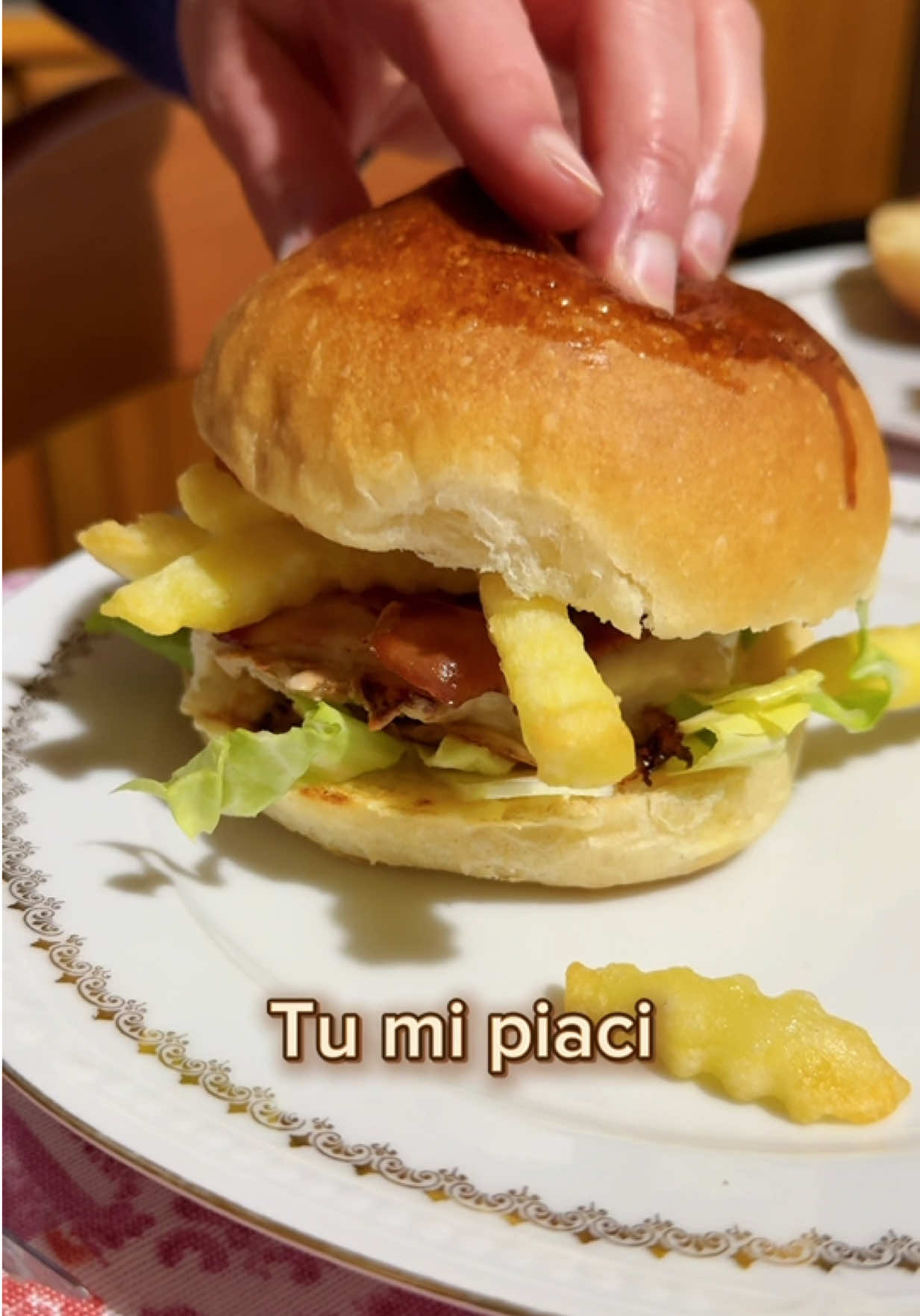 @Cesario, Food & Travel Creator