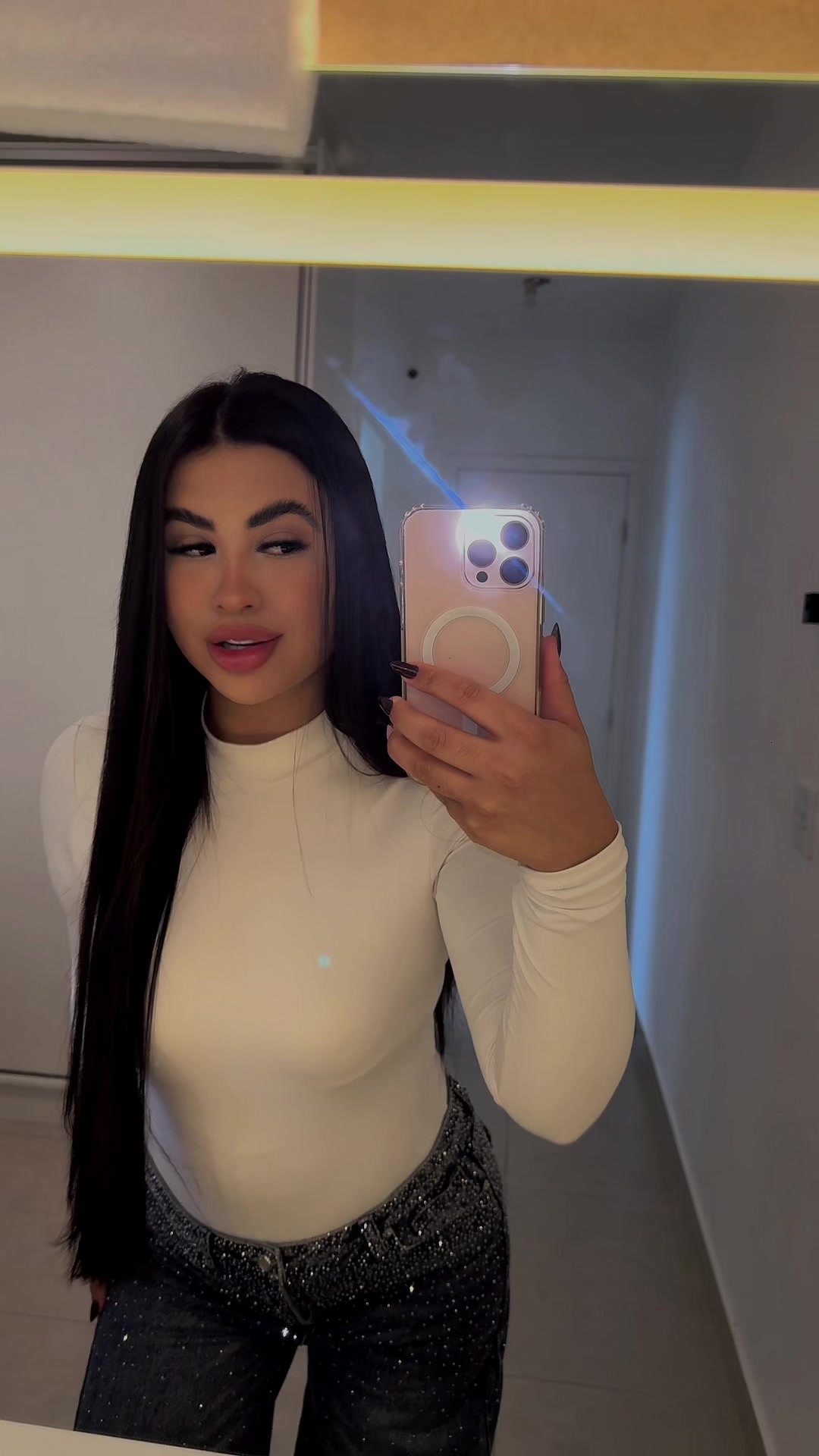@thaiiiiisousaa