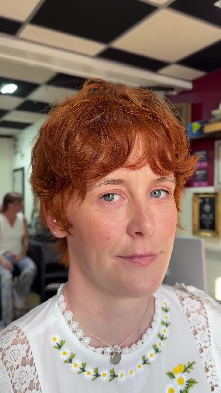 @Short Hair Cutting Specialist