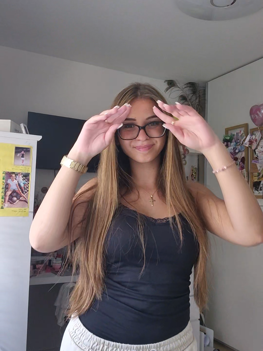@𝒗𝒆𝒓𝒐𝒏𝒊𝒌𝒊_