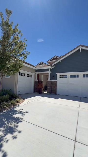 @Akta | Family Realtor&reg;