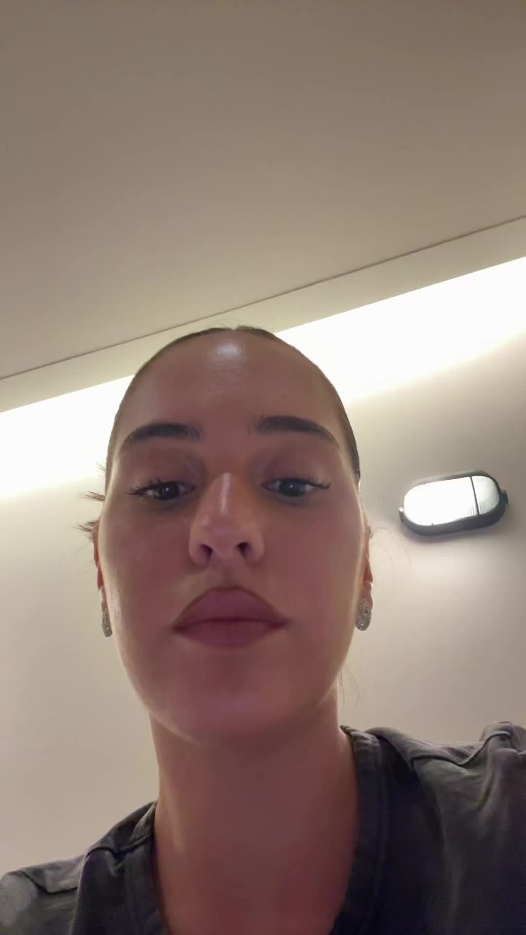 @️