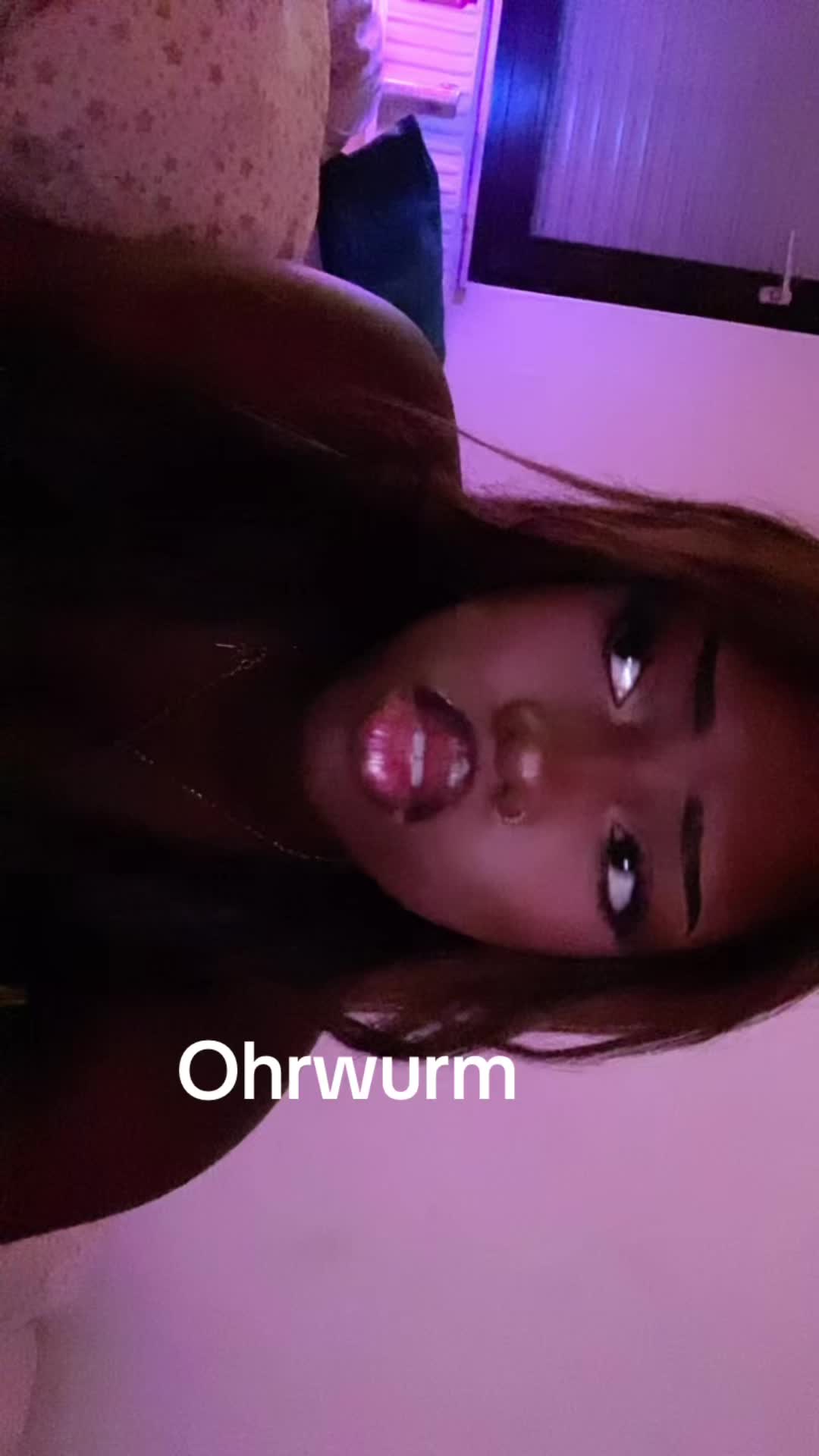 @q🍫