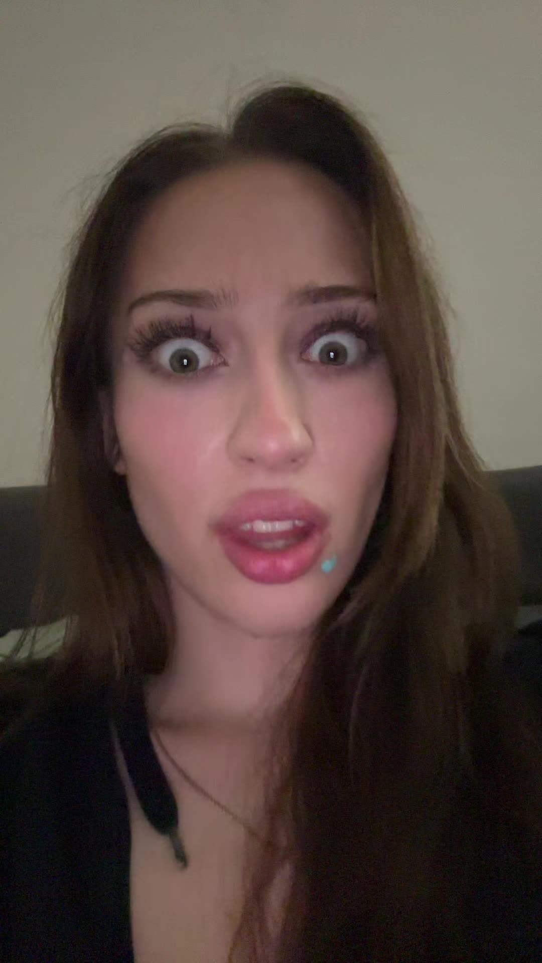 @hellcazlookneon