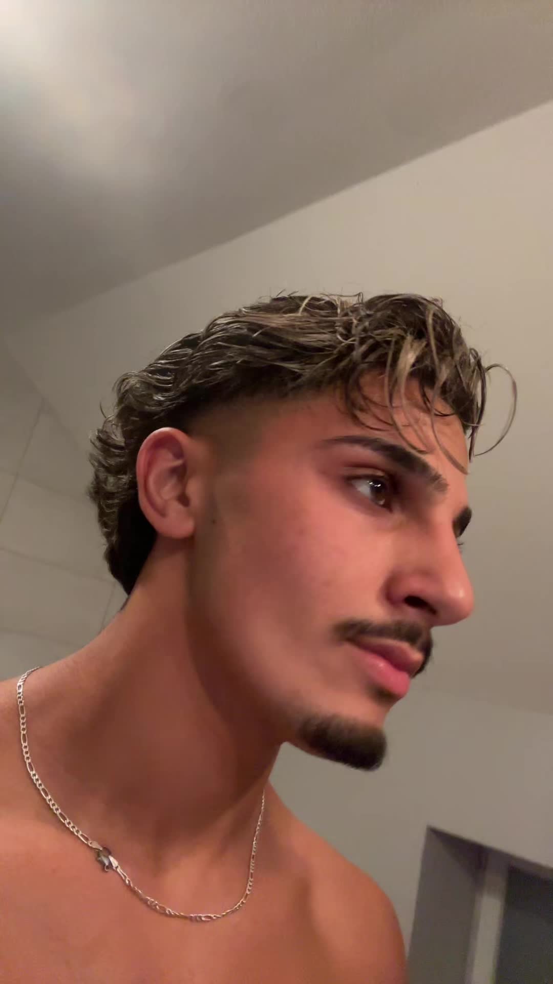 @Husseinoo