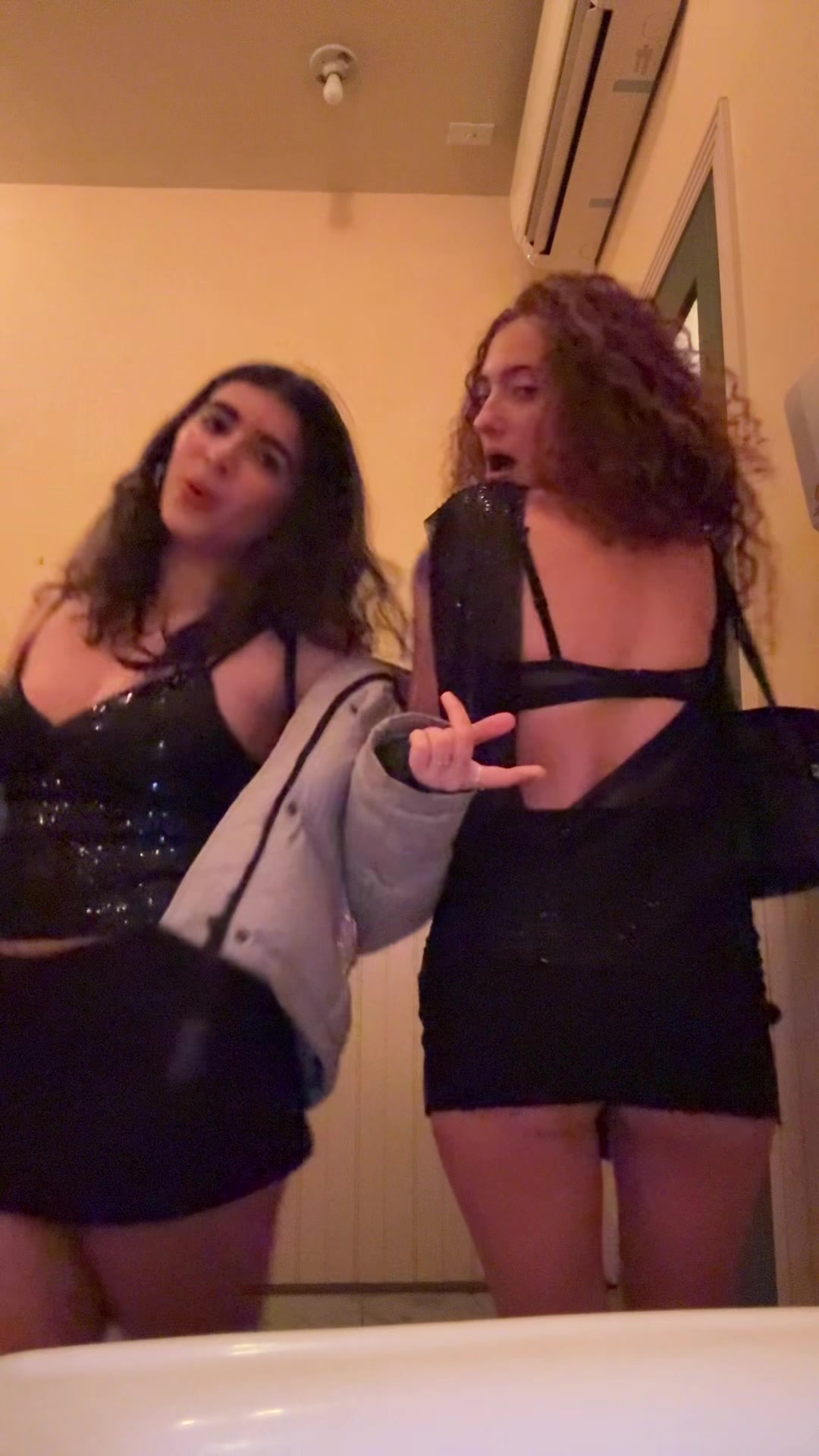 @Emelia031306