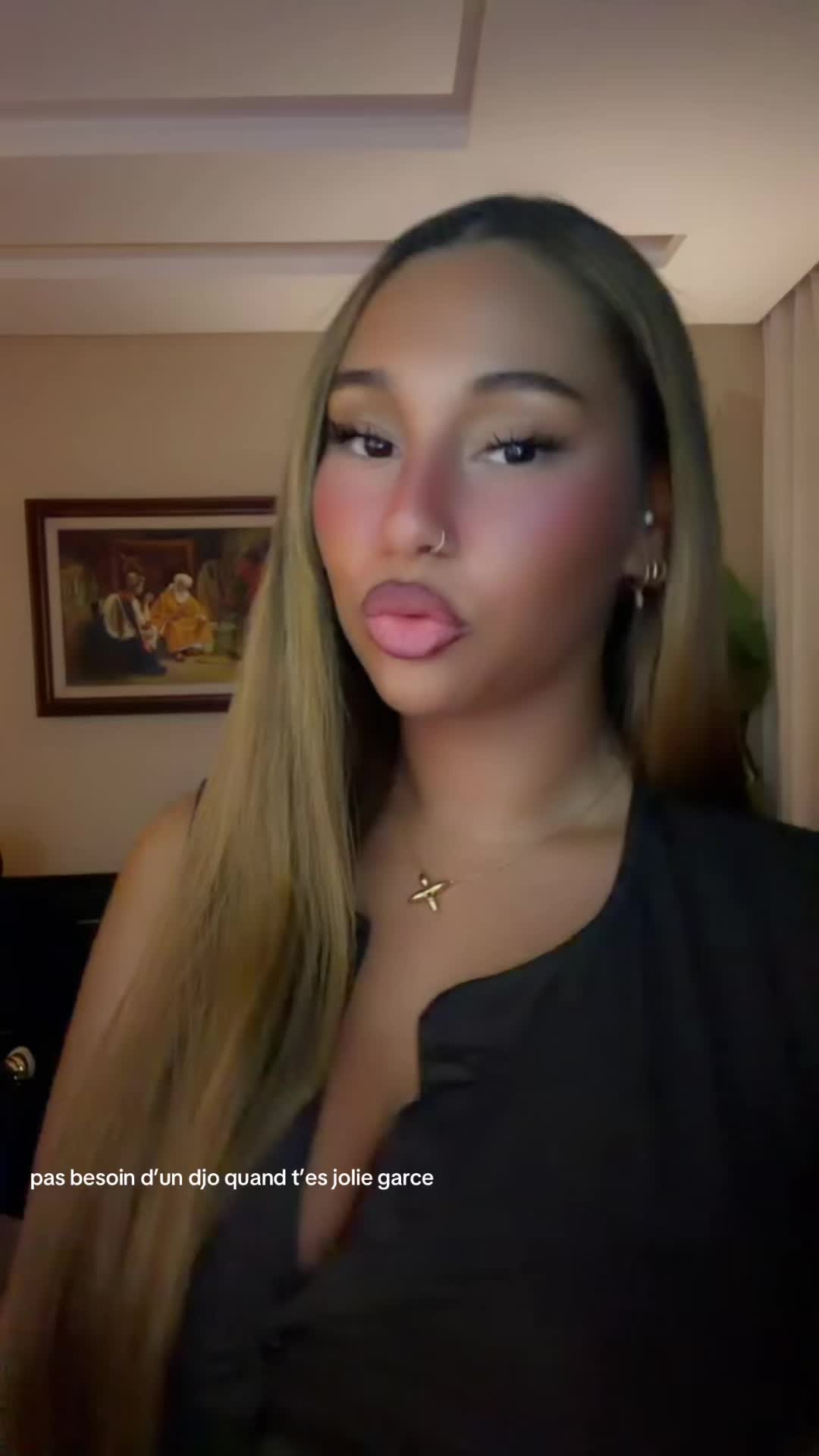 @nélia