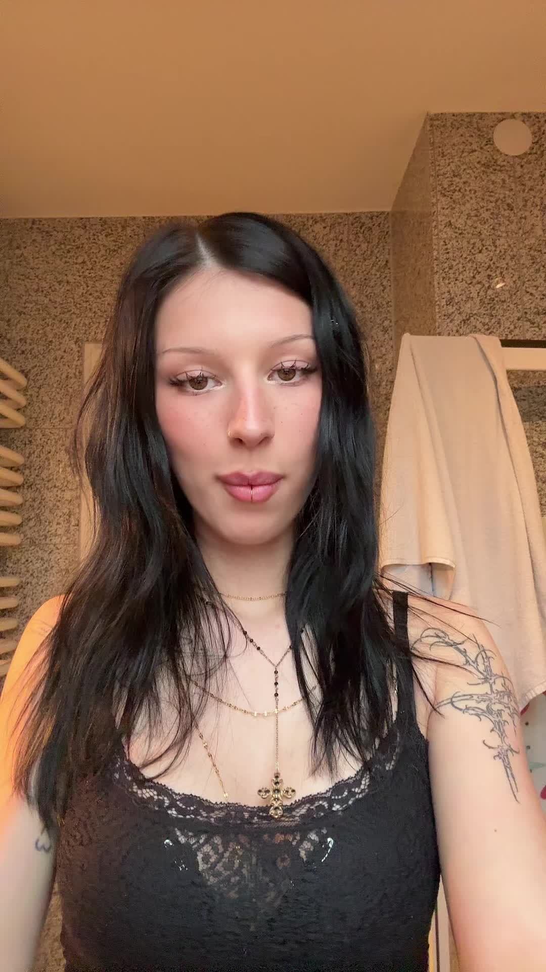 @ann-j&ugrave;lie