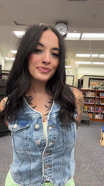 @Laura 📚 🌎 🖤