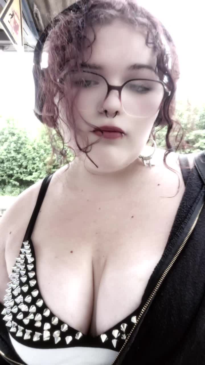 @{&bull;□&bull;}