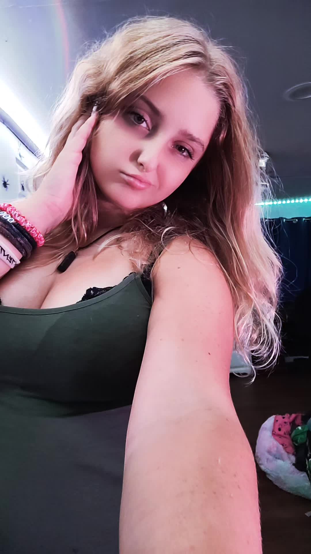 @Megan😻🖤