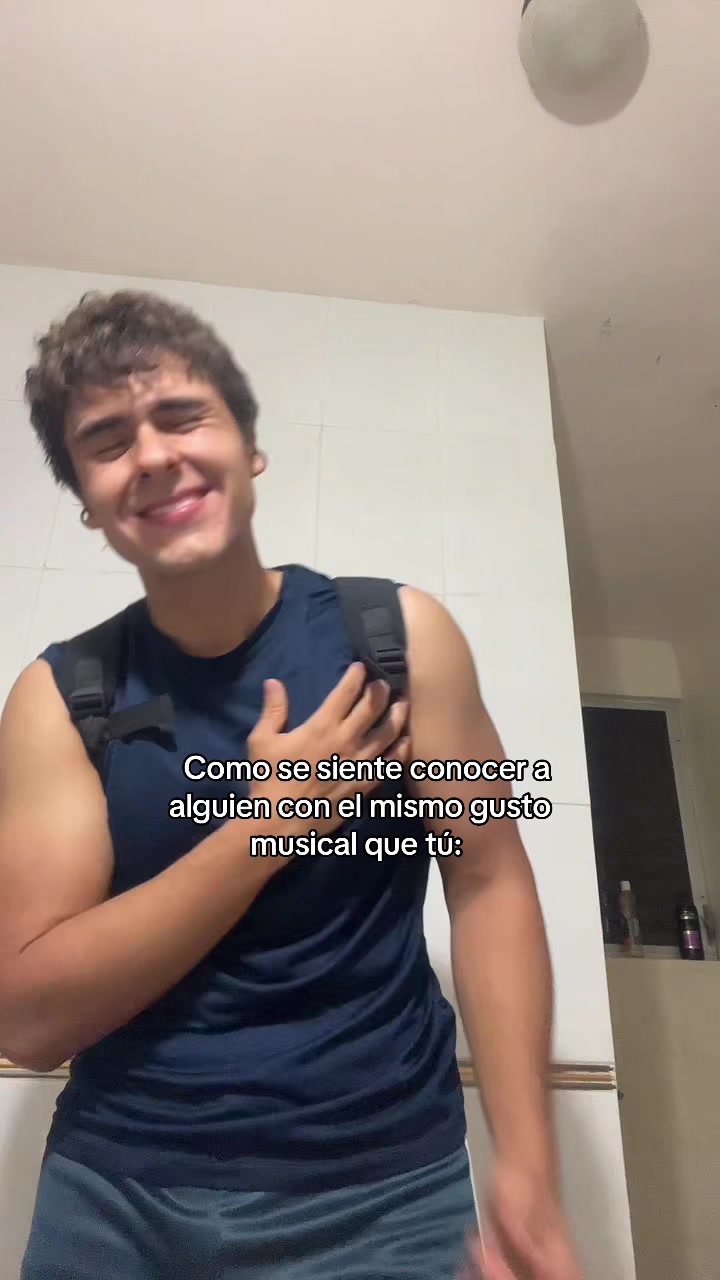 @Macías
