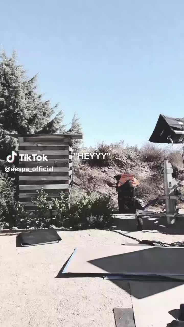 @⃟