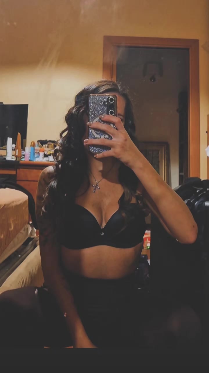 @tizianarebelgirl