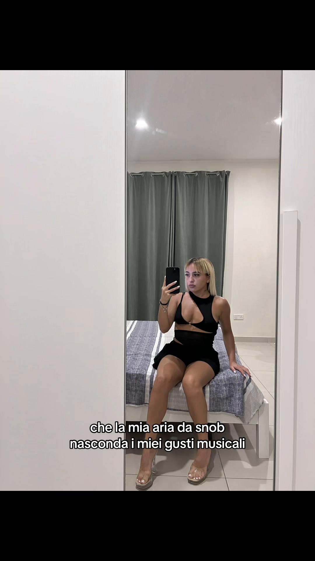 @_annarella_2