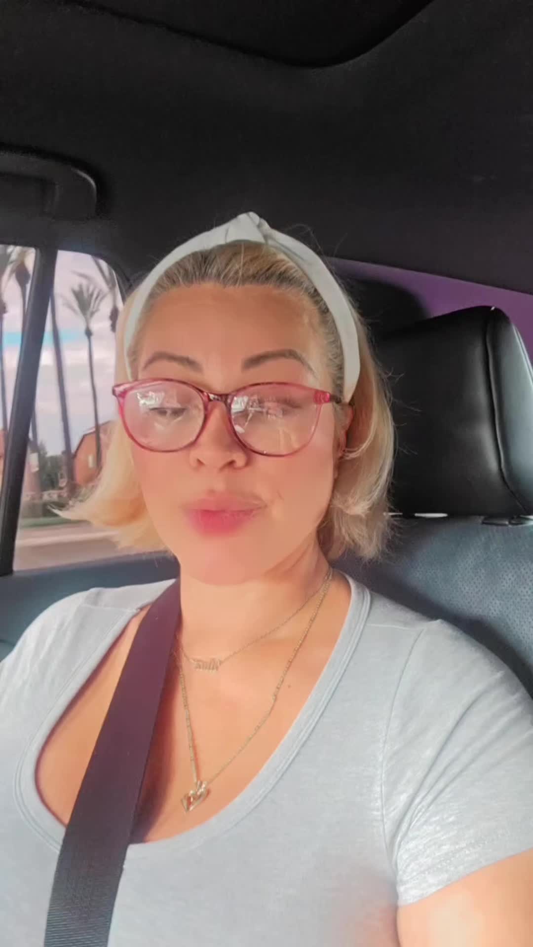 @Dee