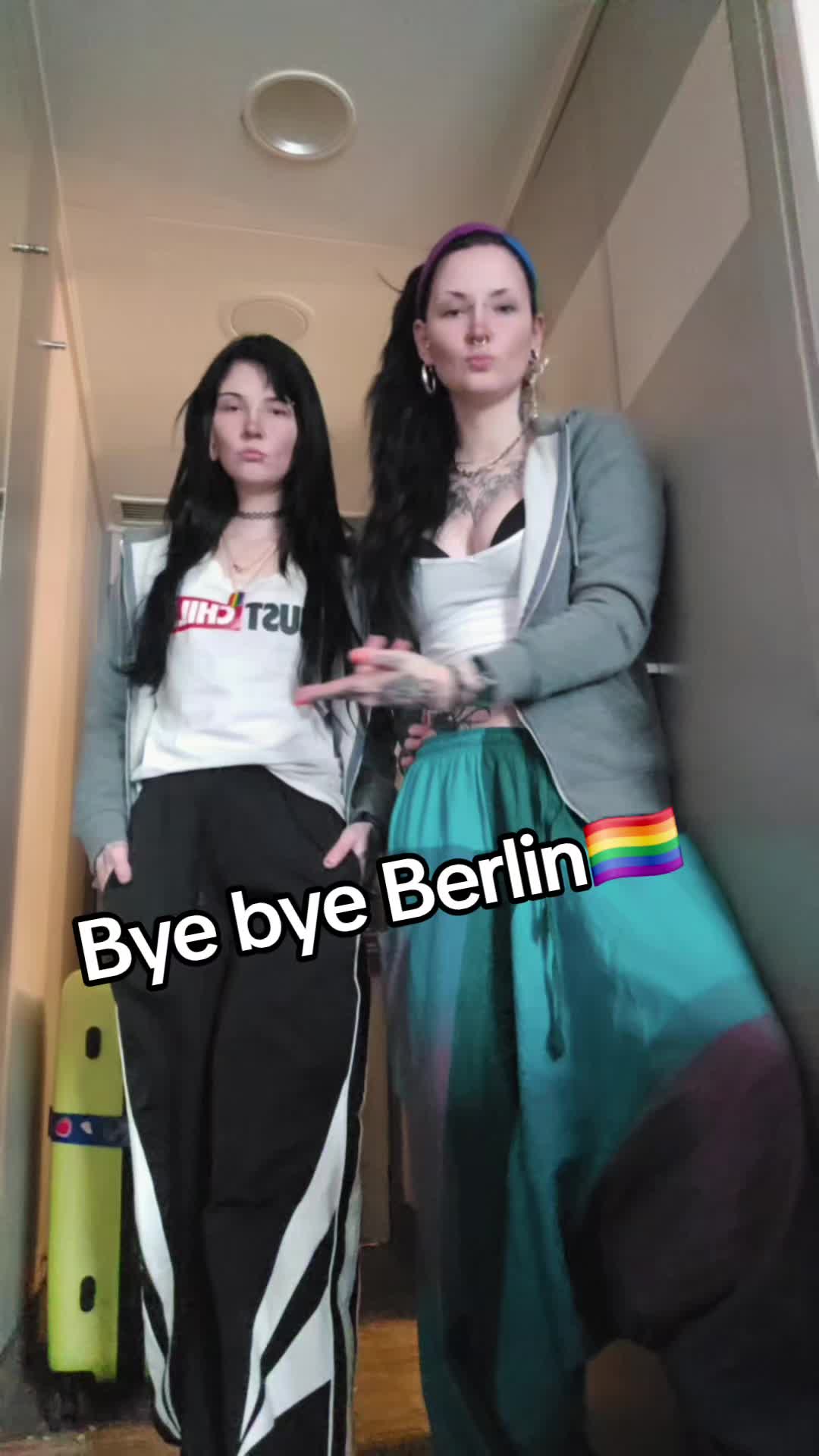 @Scene.twins